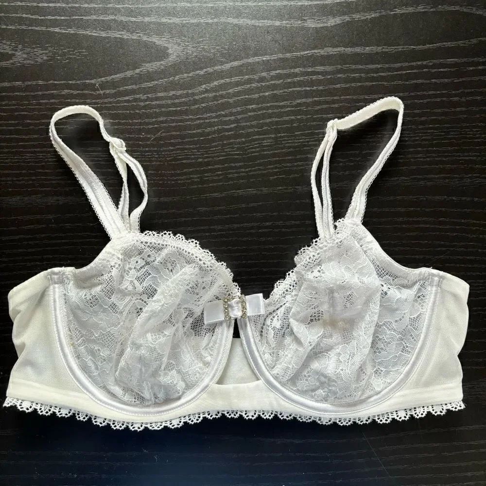 Victoria’s Secret I do collection lace bra white 34D